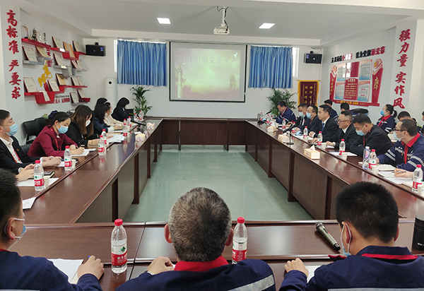 1647246032910165.jpg 第九黨支部召開(kāi)外場(chǎng)隊(duì)黨小組黨建引領(lǐng)安全生產(chǎn)專題會(huì)議.jpg
