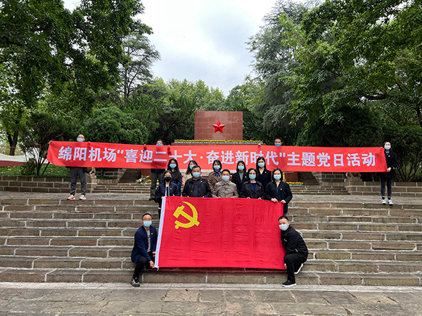 第一、第十三、第十七黨支部聯(lián)合開展“喜迎二十大·奮進新時代”主題黨日活動.jpg